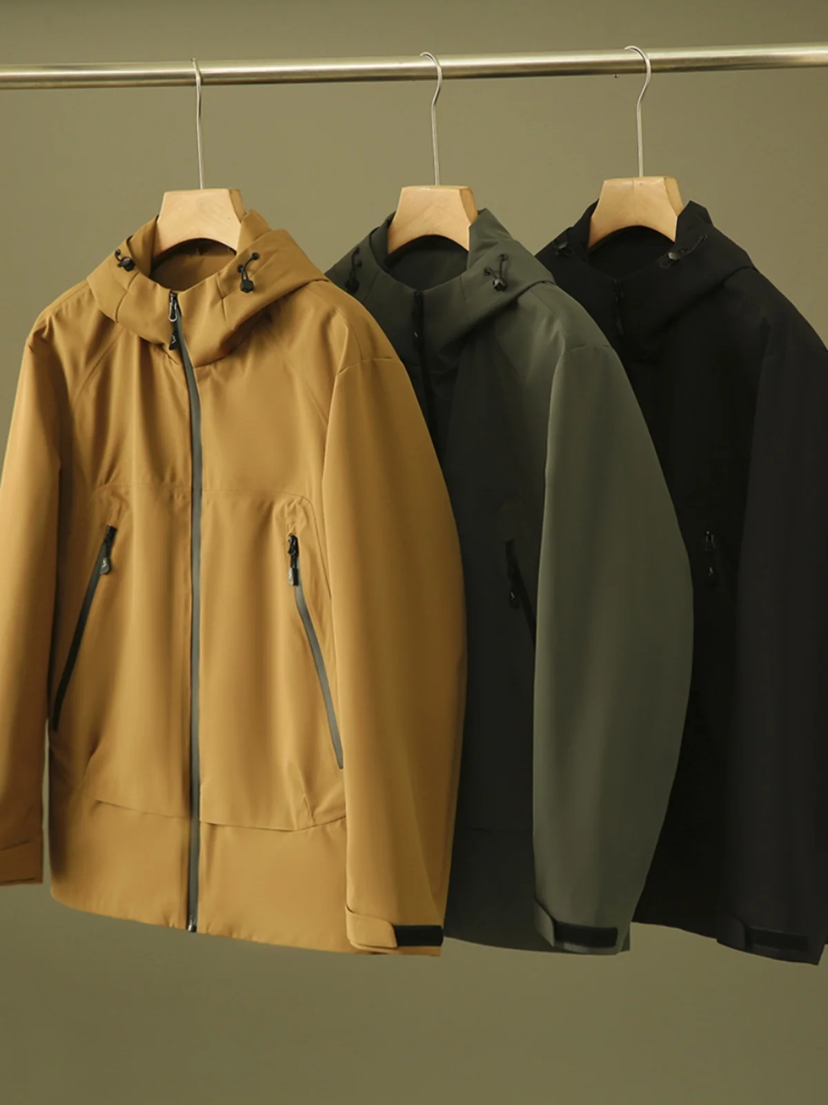 Водонепроницаемая ветрозащитная куртка Softell для мужчин, повседневная, для активного отдыха, осенняя, городская, стильная, длинная, с капюшоном, молодежная верхняя одежда
Водонепроницаемая ветрозащитная куртка Softell для мужчин, повседневная, для активного отдыха, осенняя, городская, стильная, длинная, с капюшоном, молодежная верхняя одежда