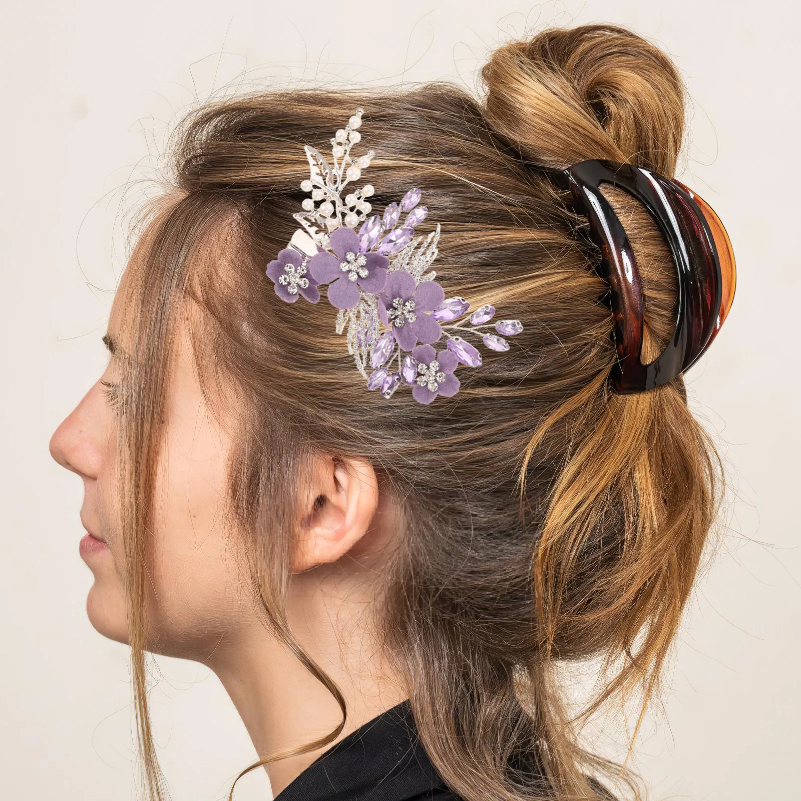 Wedding Hair Clip Purple Flower Crystal Rhinestone Faux Pearl Bridal Hairpin Women Accessories Flower Hair Clips with Rhinestone
Wedding Hair Clip Purple Flower Crystal Rhinestone Faux Pearl Bridal Hairpin Women Accessories Flower Hair Clips with Rhinestone