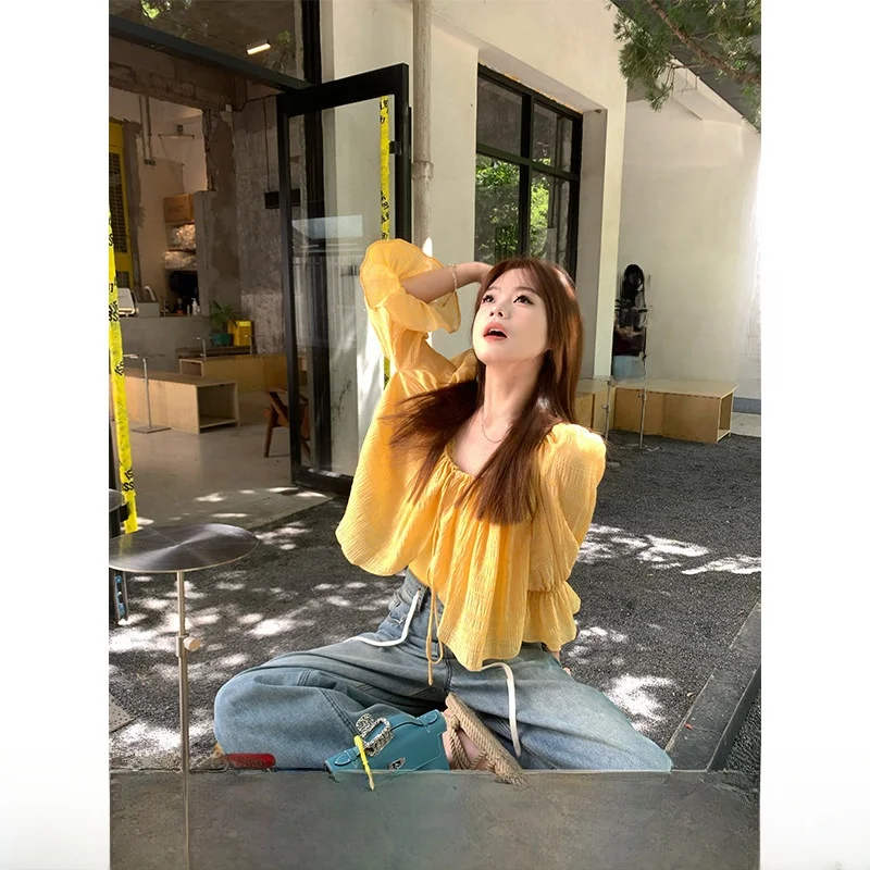 Женский модный комплект из двух предметов: блузка из желтого шифона и белый кардиган с V-образным вырезом, длинными рукавами и свободным кроем
Женский модный комплект из двух предметов: блузка из желтого шифона и белый кардиган с V-образным вырезом, длинными рукавами и свободным кроем