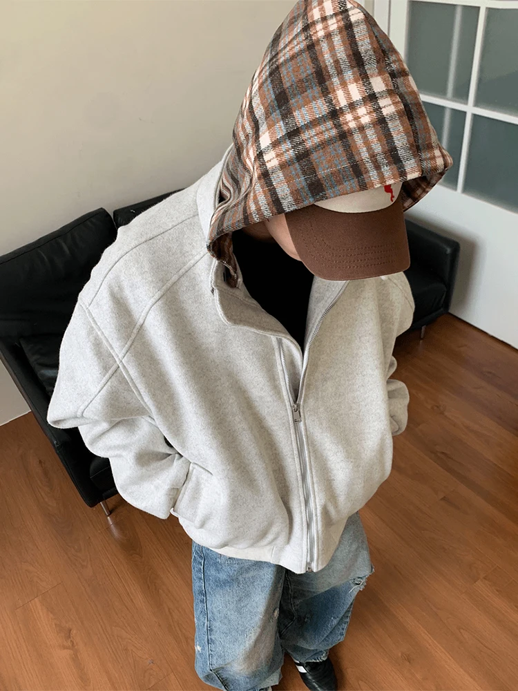 Retro American Thiened Plaid Hooded Cotton Jaet Men's Winter Coat Cleanfit Woolen Workwear Jaet Warm Long Sve Coat
Retro American Thiened Plaid Hooded Cotton Jaet Men's Winter Coat Cleanfit Woolen Workwear Jaet Warm Long Sve Coat