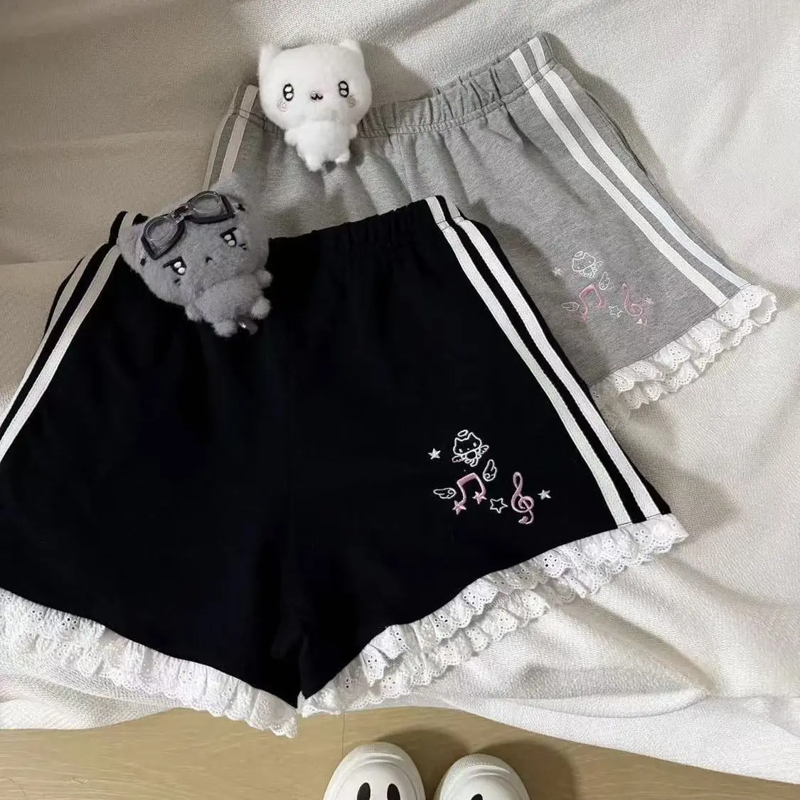 Casual Short Pants Summer Culture Cute Student Pants Embroidered Lace Patchwork Stitching Home Style Two Bars Design
Casual Short Pants Summer Culture Cute Student Pants Embroidered Lace Patchwork Stitching Home Style Two Bars Design