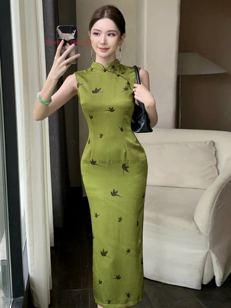2025 chinese improved cheongsam flower print sleeveless satin qipao oriental sexy evening dress banquet nightclub dress qipao
2025 chinese improved cheongsam flower print sleeveless satin qipao oriental sexy evening dress banquet nightclub dress qipao