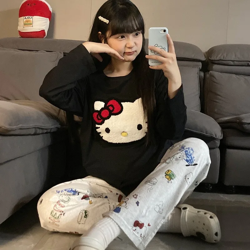 Spring and autumn new black cotton long-sleeved round neck plaid cartoon Hello Kitty trousers pajamas loungewear two-piece set
Spring and autumn new black cotton long-sleeved round neck plaid cartoon Hello Kitty trousers pajamas loungewear two-piece set