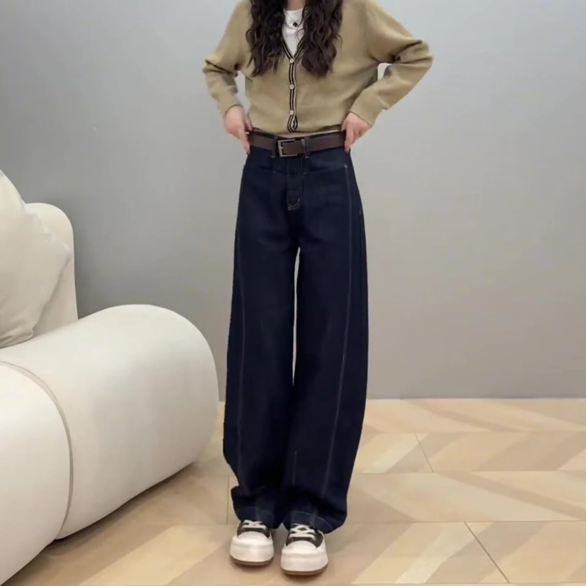 Retro Wide Leg Jeans Loose Fit Lazy Style Knife Denim Pants High Waist Straight Cut Casual Trousers for Women
Retro Wide Leg Jeans Loose Fit Lazy Style Knife Denim Pants High Waist Straight Cut Casual Trousers for Women