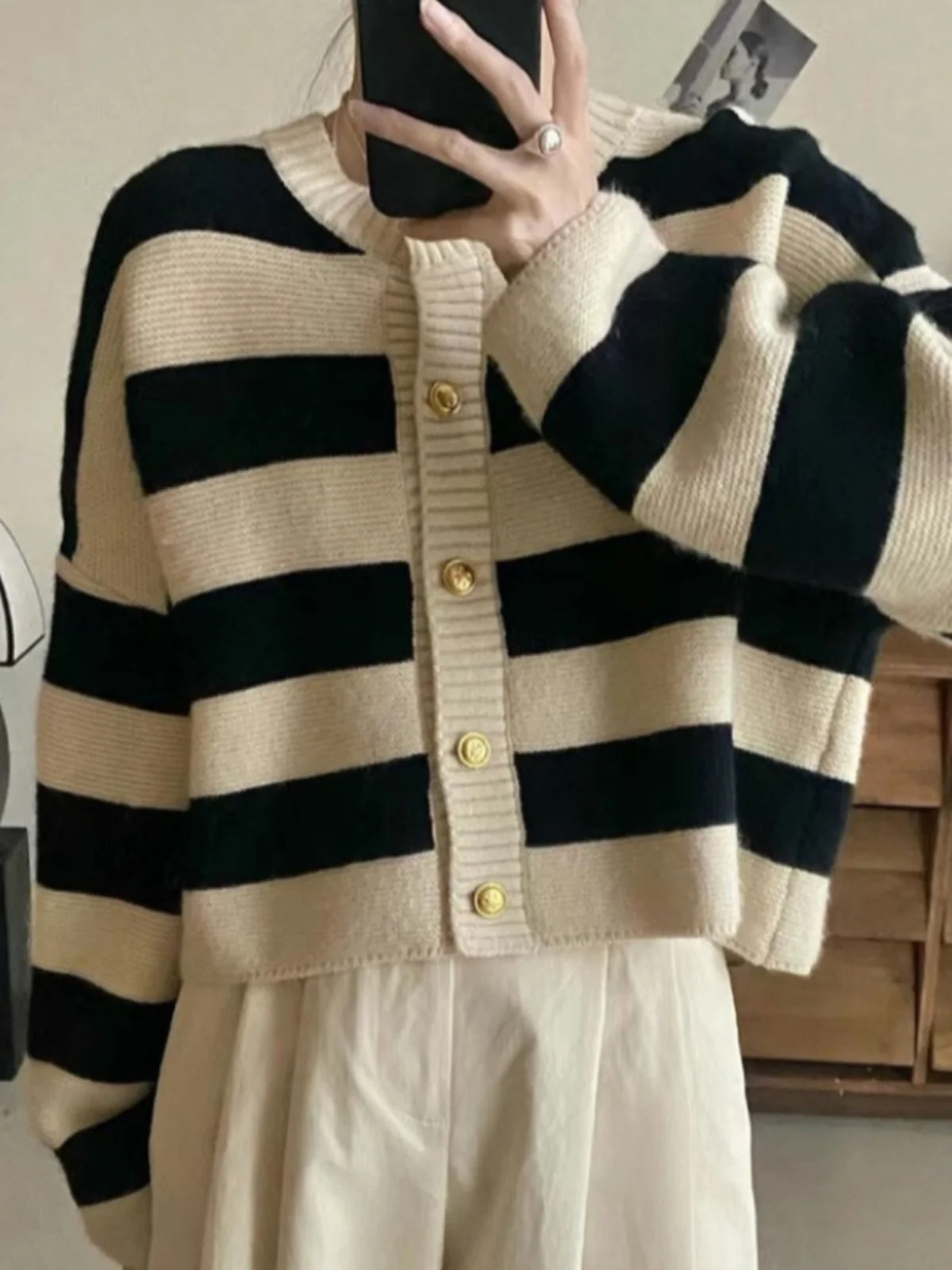 Soft Short Knitted Open Cardigan Women's Spring Autumn New Lazy Style Striped Sweater Jacket Top for Small Figures
Soft Short Knitted Open Cardigan Women's Spring Autumn New Lazy Style Striped Sweater Jacket Top for Small Figures