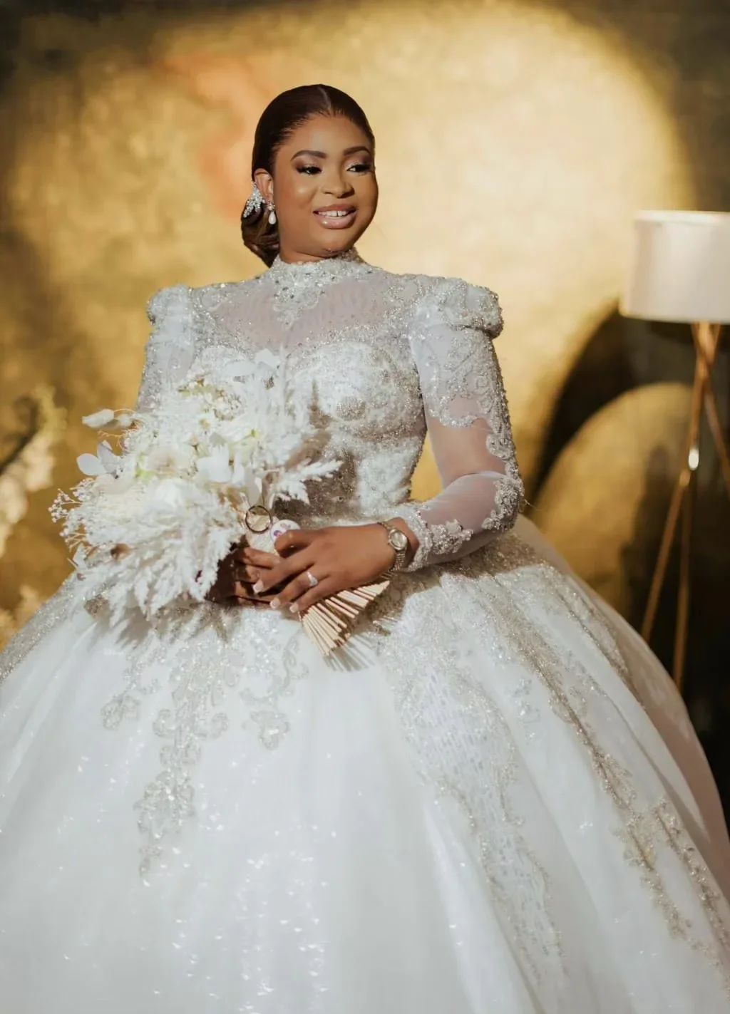 On Zhu Customized High Neck Appliques Ballgown Wedding Dresses Chapel Train Long Sleeves Plus Size Robe De Mariée Bridal Gowns
On Zhu Customized High Neck Appliques Ballgown Wedding Dresses Chapel Train Long Sleeves Plus Size Robe De Mariée Bridal Gowns