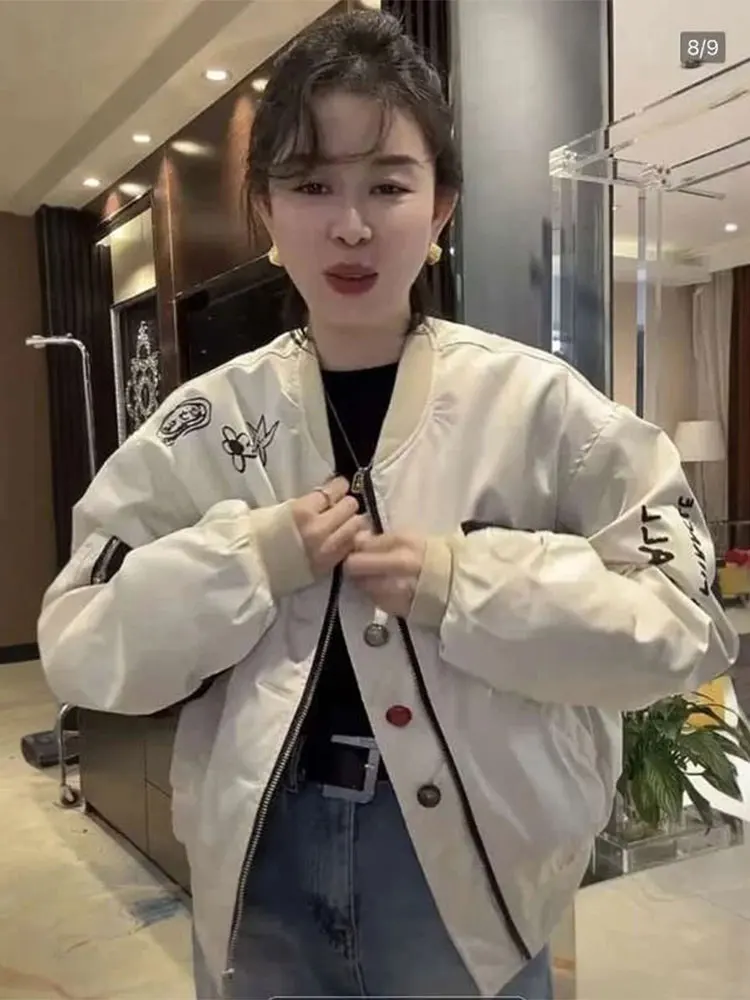 Уникальная тонкая бейсбольная куртка для женщин: весенне-осенняя, универсальная, стильная, молодежная, для повседневной носки, свободного кроя
Уникальная тонкая бейсбольная куртка для женщин: весенне-осенняя, универсальная, стильная, молодежная, для повседневной носки, свободного кроя