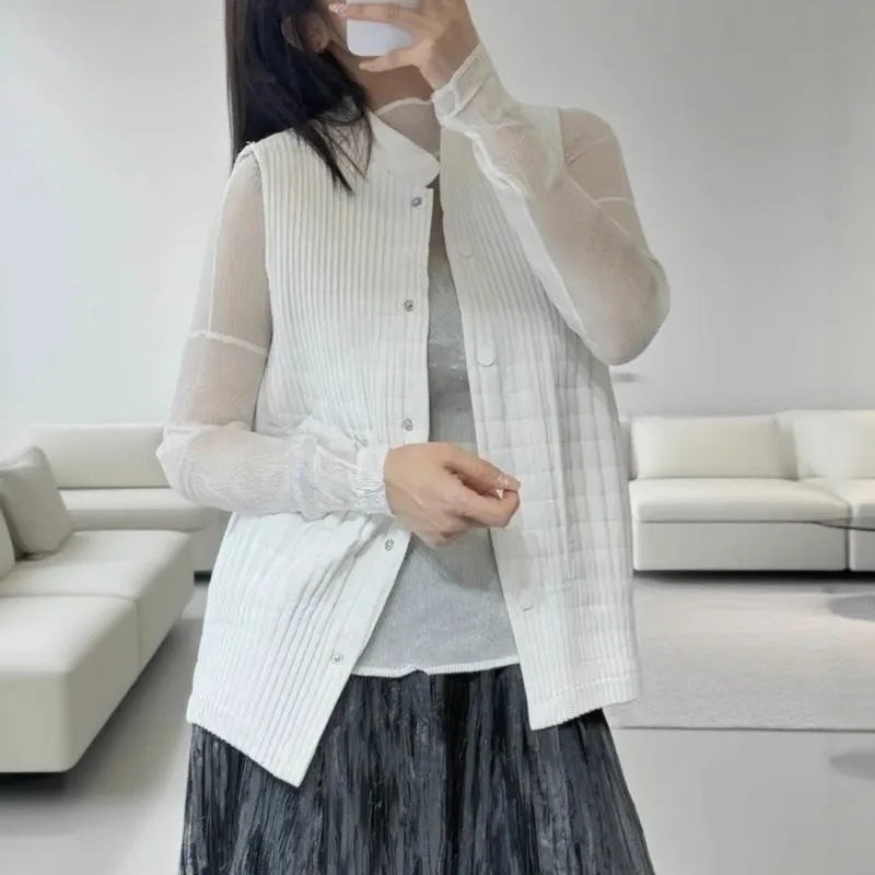 Miyake Pleated Fashion Winter Jacket Solid Color Short Vest Versatile Women's Sleeveless Top with Cotton Thickened Vest Clothing
Miyake Pleated Fashion Winter Jacket Solid Color Short Vest Versatile Women's Sleeveless Top with Cotton Thickened Vest Clothing