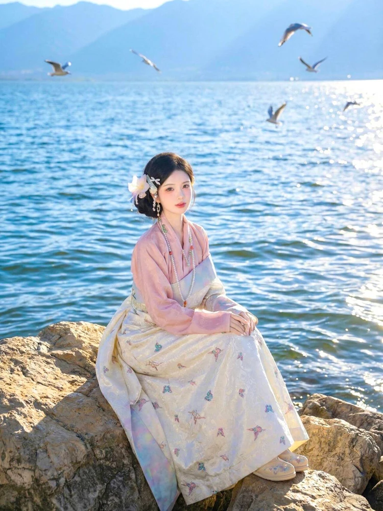 New Tibet Girl Travel Photography Outfit Ethnic Yunnan Style Performance Costume Grassland Photography Set for Women
New Tibet Girl Travel Photography Outfit Ethnic Yunnan Style Performance Costume Grassland Photography Set for Women