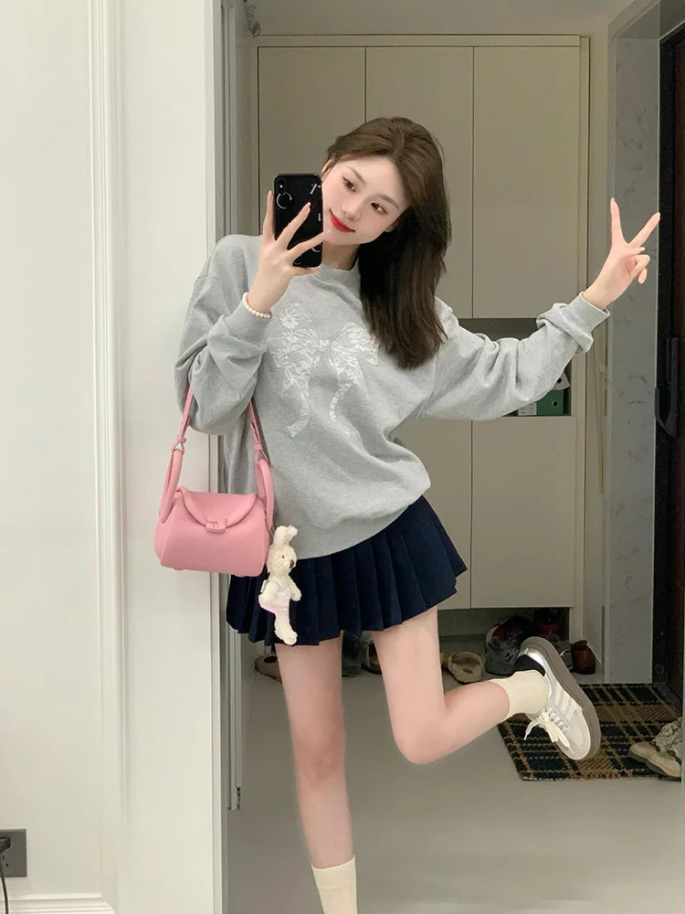 Retro American Grey Bowknot Embroidery Sweatshirt Women's Korean Version Small Size Loose Fit round Neck Top for Autumn
Retro American Grey Bowknot Embroidery Sweatshirt Women's Korean Version Small Size Loose Fit round Neck Top for Autumn