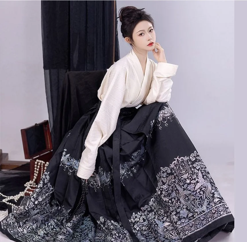 Chinese Style Hanfu Women's New Traditional Dress Modified Daily Wear Black Luan Face Skirt with Flying Sleeve
Chinese Style Hanfu Women's New Traditional Dress Modified Daily Wear Black Luan Face Skirt with Flying Sleeve