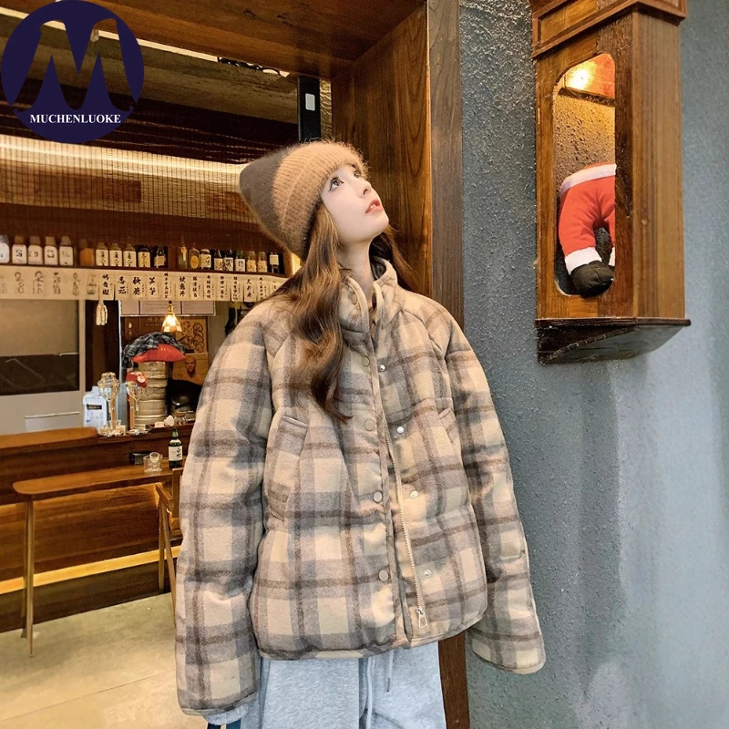 Women's Winter Jacket New Elegant Grids Standing Collar Thickened Warmth Coat Korean Fashion Casual Loose Women Short Parkas
Women's Winter Jacket New Elegant Grids Standing Collar Thickened Warmth Coat Korean Fashion Casual Loose Women Short Parkas