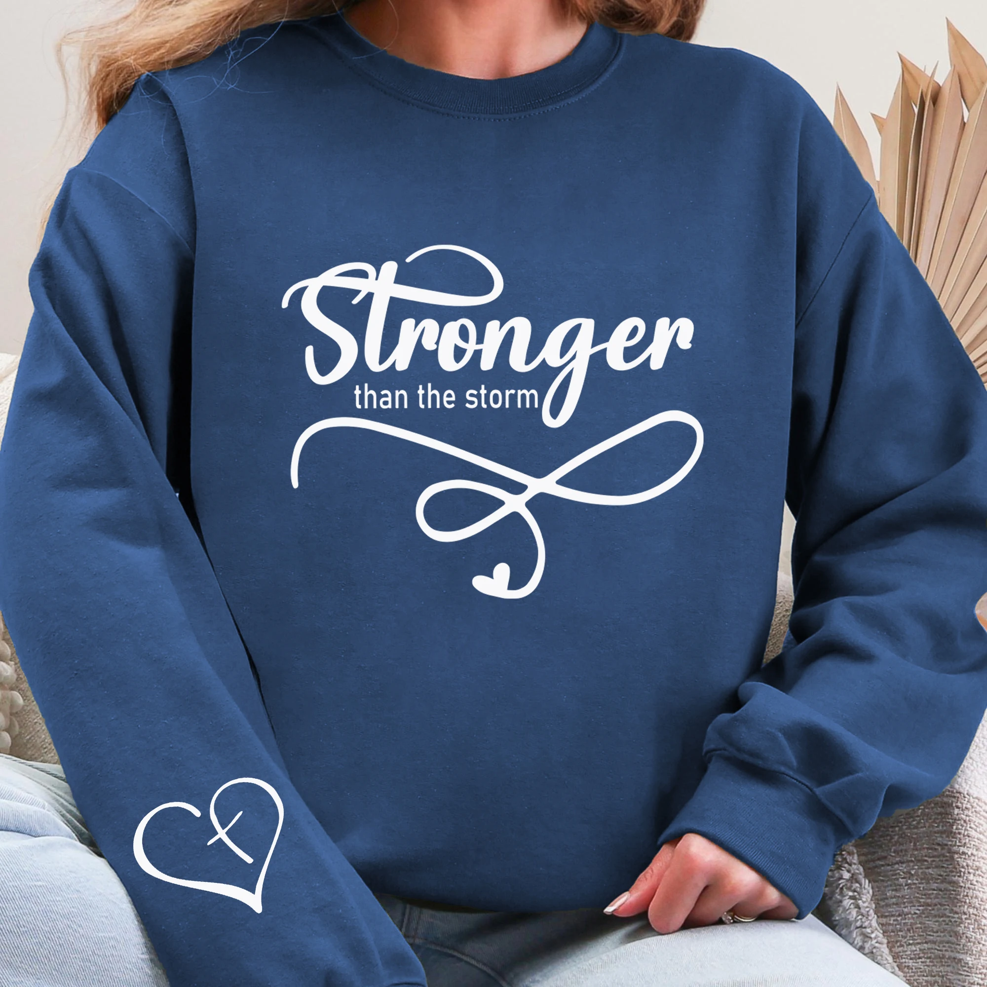 Толстовка с принтом Stronger Than The Storm, женские повседневные флисовые толстовки с круглым вырезом, осенняя спортивная одежда, модные удобные топы
Толстовка с принтом Stronger Than The Storm, женские повседневные флисовые толстовки с круглым вырезом, осенняя спортивная одежда, модные удобные топы