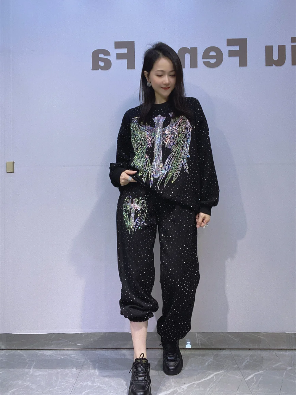 Casual Knitting Two Piece Sets Womens Outifits Fashion Wings Diamonds O Neck Tops Pants Set Women Tracksuit Pantalon Pour Femme
Casual Knitting Two Piece Sets Womens Outifits Fashion Wings Diamonds O Neck Tops Pants Set Women Tracksuit Pantalon Pour Femme