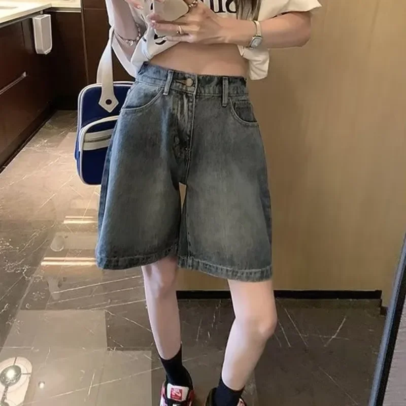 Женские однотонные шорты в винтажном минималистском стиле, универсальные корейские модные шорты с высокой талией, стильные свободные джинсовые летние шикарные базовые шорты
Женские однотонные шорты в винтажном минималистском стиле, универсальные корейские модные шорты с высокой талией, стильные свободные джинсовые летние шикарные базовые шорты