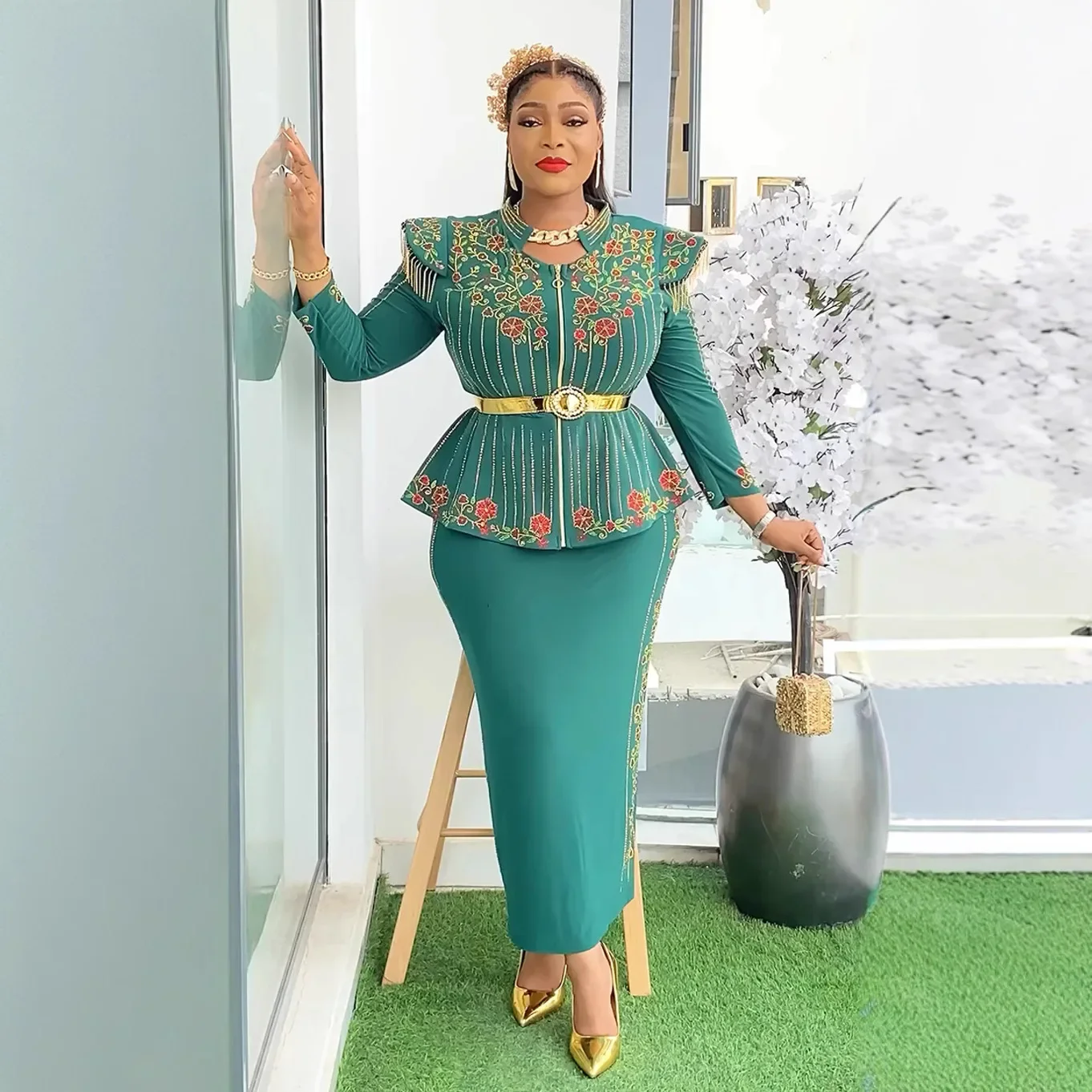 2 PCS Sets African Clothes for Women Tops And Skirts Suits Dashiki Ankara 2025 Outfits Gown Plus Size Wedding Party Dresses
2 PCS Sets African Clothes for Women Tops And Skirts Suits Dashiki Ankara 2025 Outfits Gown Plus Size Wedding Party Dresses