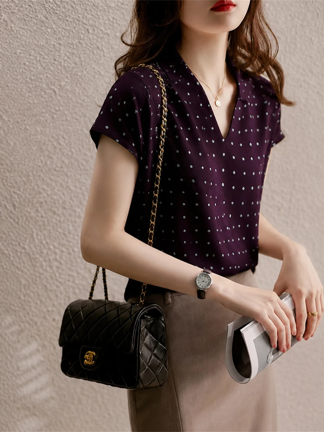 Fashionable Polka Dot Design V-Neck Short Sleeve T-Shirt Commute Color Block Top Youthful Trendy Korean Style Straight Cut
Fashionable Polka Dot Design V-Neck Short Sleeve T-Shirt Commute Color Block Top Youthful Trendy Korean Style Straight Cut