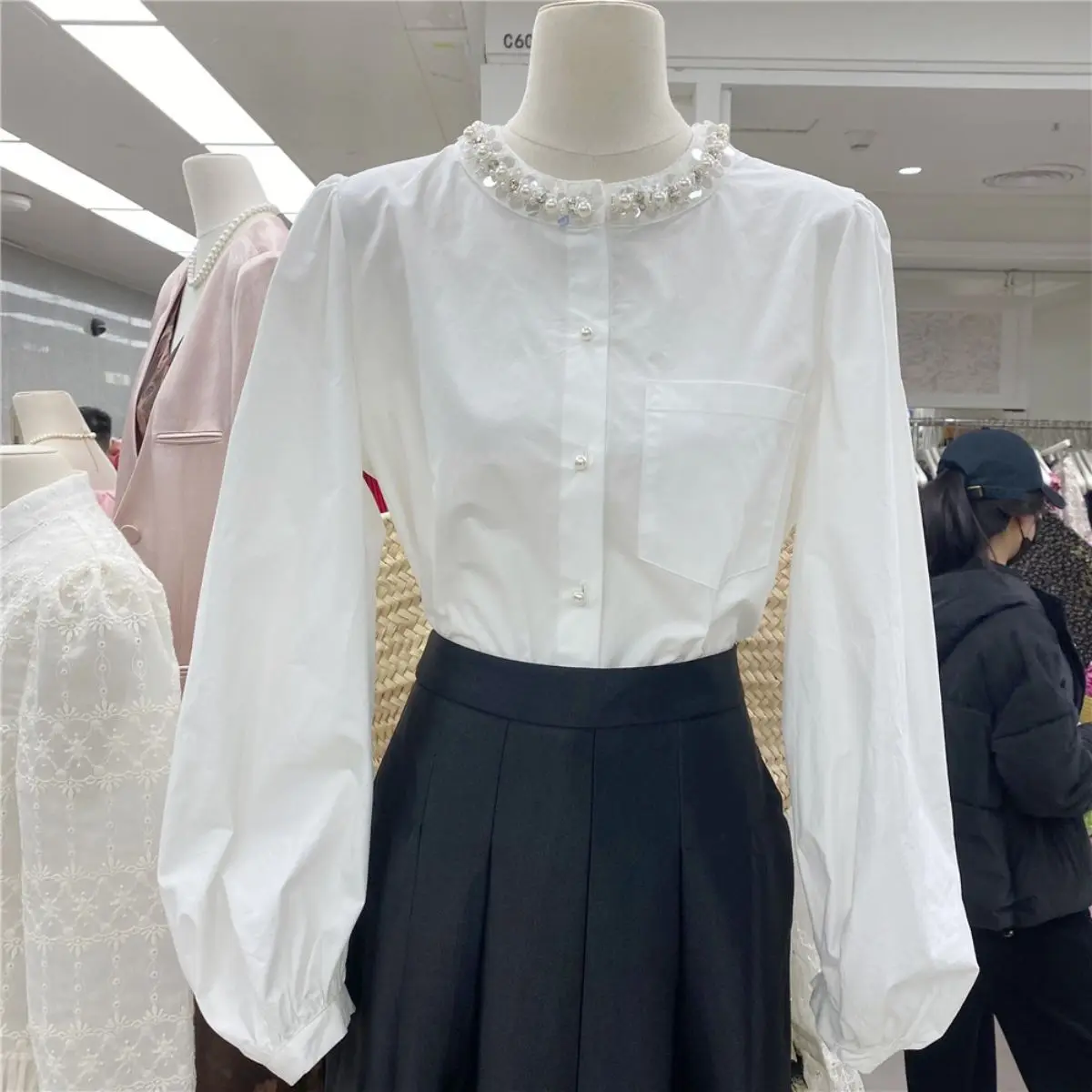 French Style White Blouse Women Pearl Embellished Round Neck Button Down Shirt with Puff Sleeves Casual Top Chic
French Style White Blouse Women Pearl Embellished Round Neck Button Down Shirt with Puff Sleeves Casual Top Chic