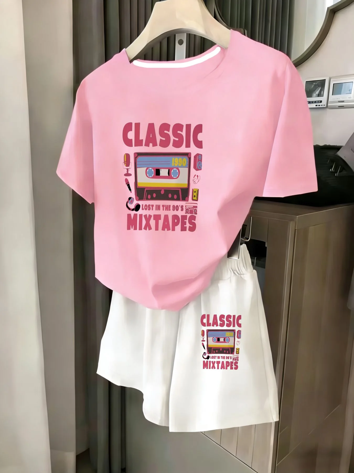 Ladies 2-Piece Set Summer Beach Vacation Casual round Neck Short Sleeve Random Print T-Shirt Elastic Waist Shorts Suit Comfortab
Ladies 2-Piece Set Summer Beach Vacation Casual round Neck Short Sleeve Random Print T-Shirt Elastic Waist Shorts Suit Comfortab