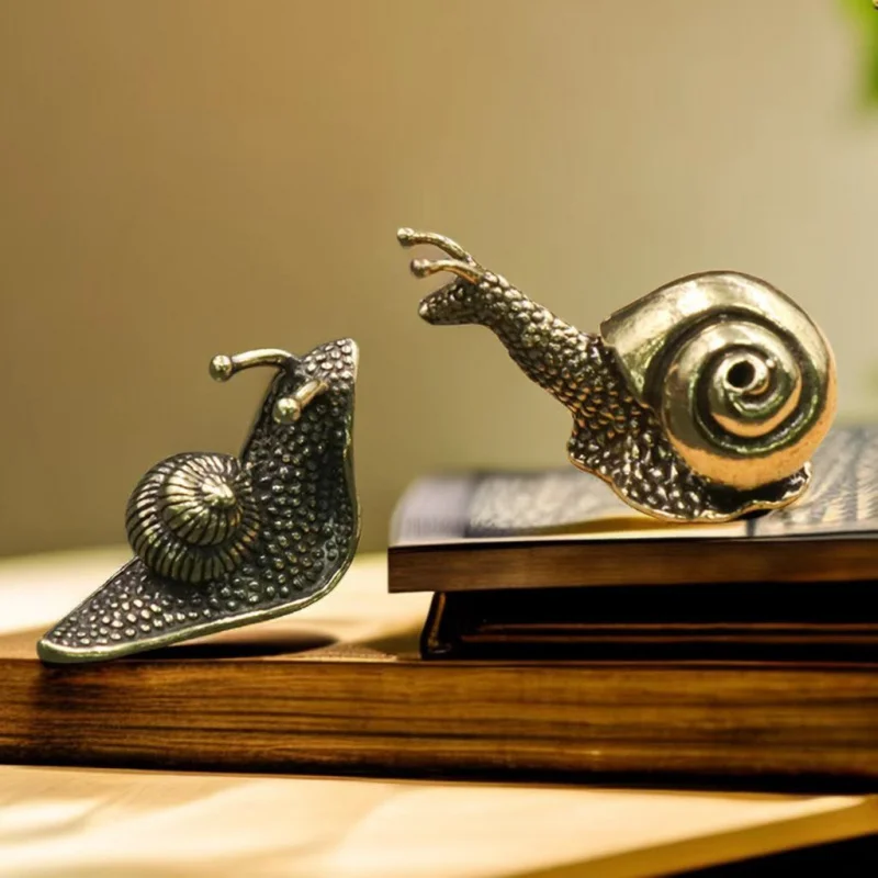 Unique Vintage-Style Mini Snail Ornament Desktop Plaything Antique Style Tea Pet Tea Ceremony Collectible Small Ornament
Unique Vintage-Style Mini Snail Ornament Desktop Plaything Antique Style Tea Pet Tea Ceremony Collectible Small Ornament