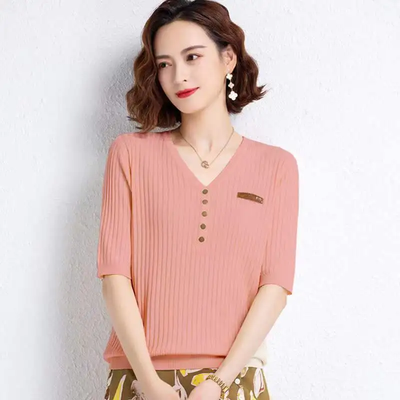 plus Size Summer Women's V-Neck Ice Silk Loose Knitted Top Short Sleeve Base Layer Fashionable Slimming Trendy T-Shirt
plus Size Summer Women's V-Neck Ice Silk Loose Knitted Top Short Sleeve Base Layer Fashionable Slimming Trendy T-Shirt