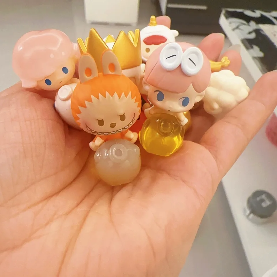Pop Mart series Bubble Cute Granules, Labubu and its little friends meet the Koi series of small figurines
Pop Mart series Bubble Cute Granules, Labubu and its little friends meet the Koi series of small figurines