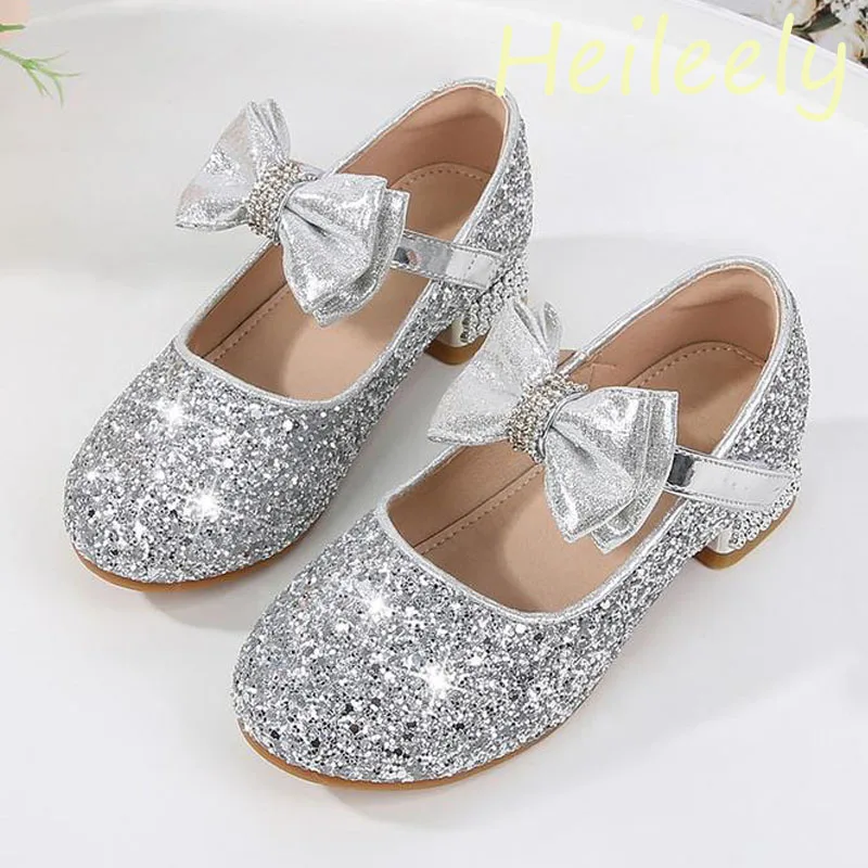 2024 New Kids Shoes for Girl Silver Color with Sequins Rhinestone Bow Rubber Buttom Flats 26 27 28
2024 New Kids Shoes for Girl Silver Color with Sequins Rhinestone Bow Rubber Buttom Flats 26 27 28