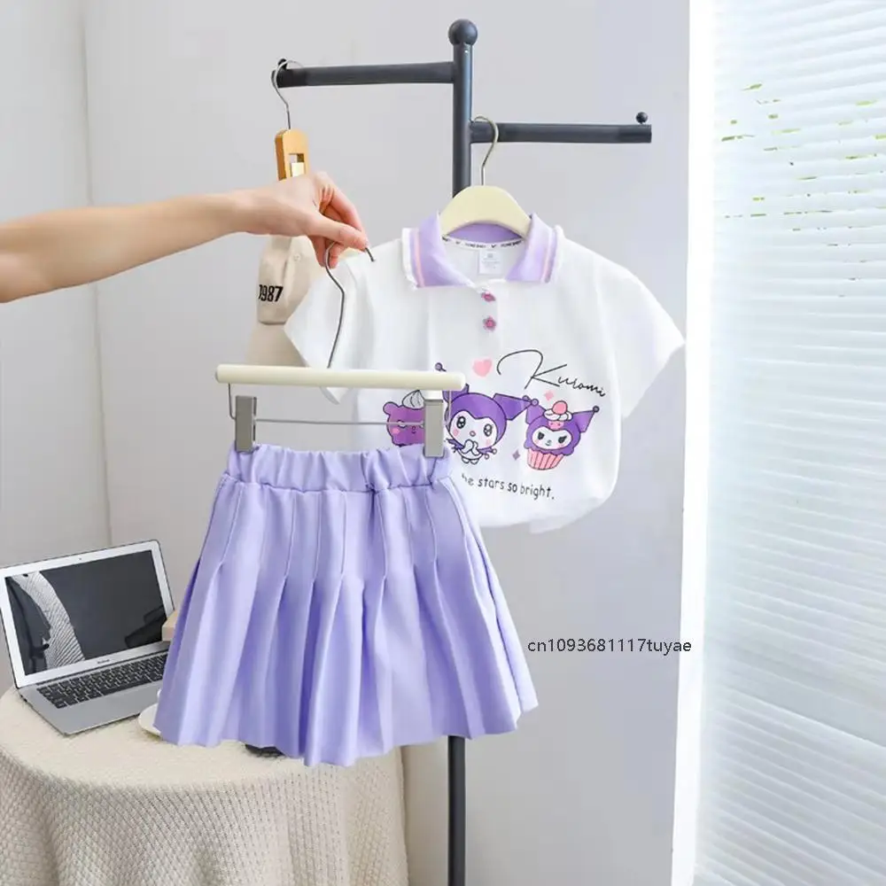 Sanrios аниме Kuromi комплект плиссированной юбки для девочек Cinnamoroll Kawaii, новый летний комплект в студенческом стиле с воротником с лацканами, милый комплект в студенческом стиле
Sanrios аниме Kuromi комплект плиссированной юбки для девочек Cinnamoroll Kawaii, новый летний комплект в студенческом стиле с воротником с лацканами, милый комплект в студенческом стиле