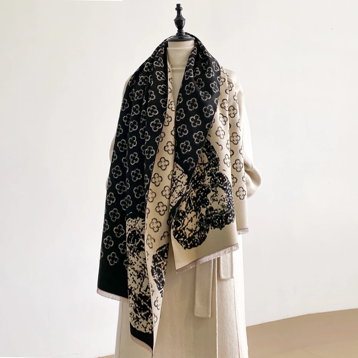 2025 Новая мода кашемировый женский двусторонний шарф с принтом 2025 зимняя теплая элегантная шаль из пашмины женские уличные брендовые шарфы 
2025 Новая мода кашемировый женский двусторонний шарф с принтом 2025 зимняя теплая элегантная шаль из пашмины женские уличные брендовые шарфы