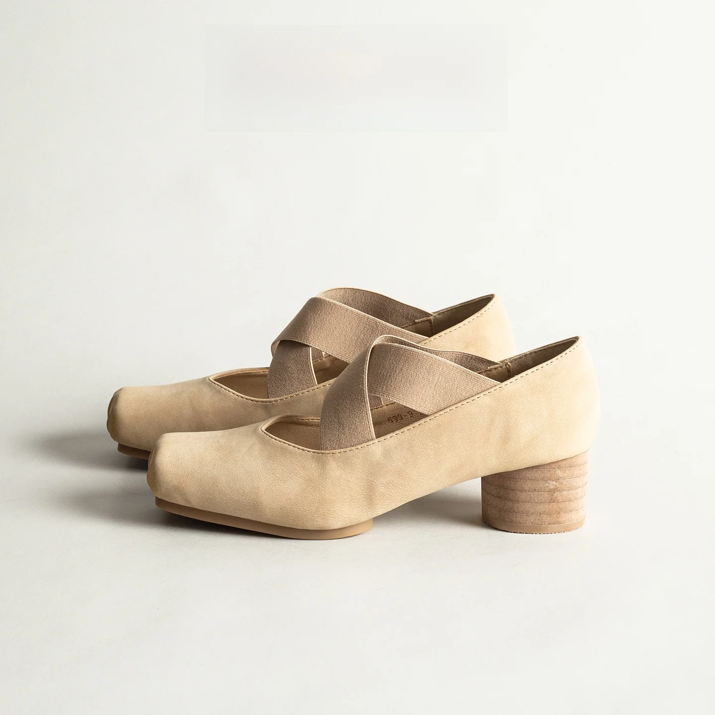 Leather Ballet Flats Women Spring Summer Low Cut Retro Thick Heel High Heel Versatile Mary Jane Pig Nose Shoes Fashionable Ko...
Leather Ballet Flats Women Spring Summer Low Cut Retro Thick Heel High Heel Versatile Mary Jane Pig Nose Shoes Fashionable Ko...