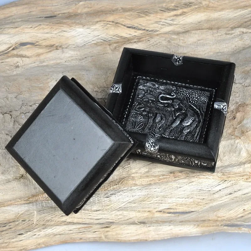 Thai solid wood square ashtray characteristic handicrafts home decoration decoration decoration tourism commemoration
Thai solid wood square ashtray characteristic handicrafts home decoration decoration decoration tourism commemoration