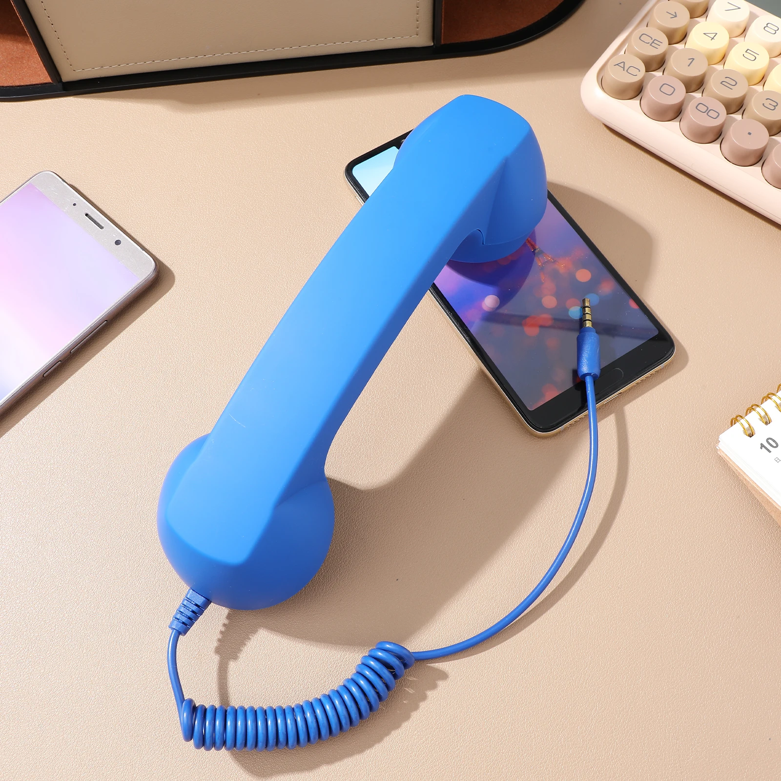 Retro Microphone 3.5mm H set Receiver Cell Phone Radiation Elimination Classic Design Adjustable Tone Soft Touch
Retro Microphone 3.5mm H set Receiver Cell Phone Radiation Elimination Classic Design Adjustable Tone Soft Touch