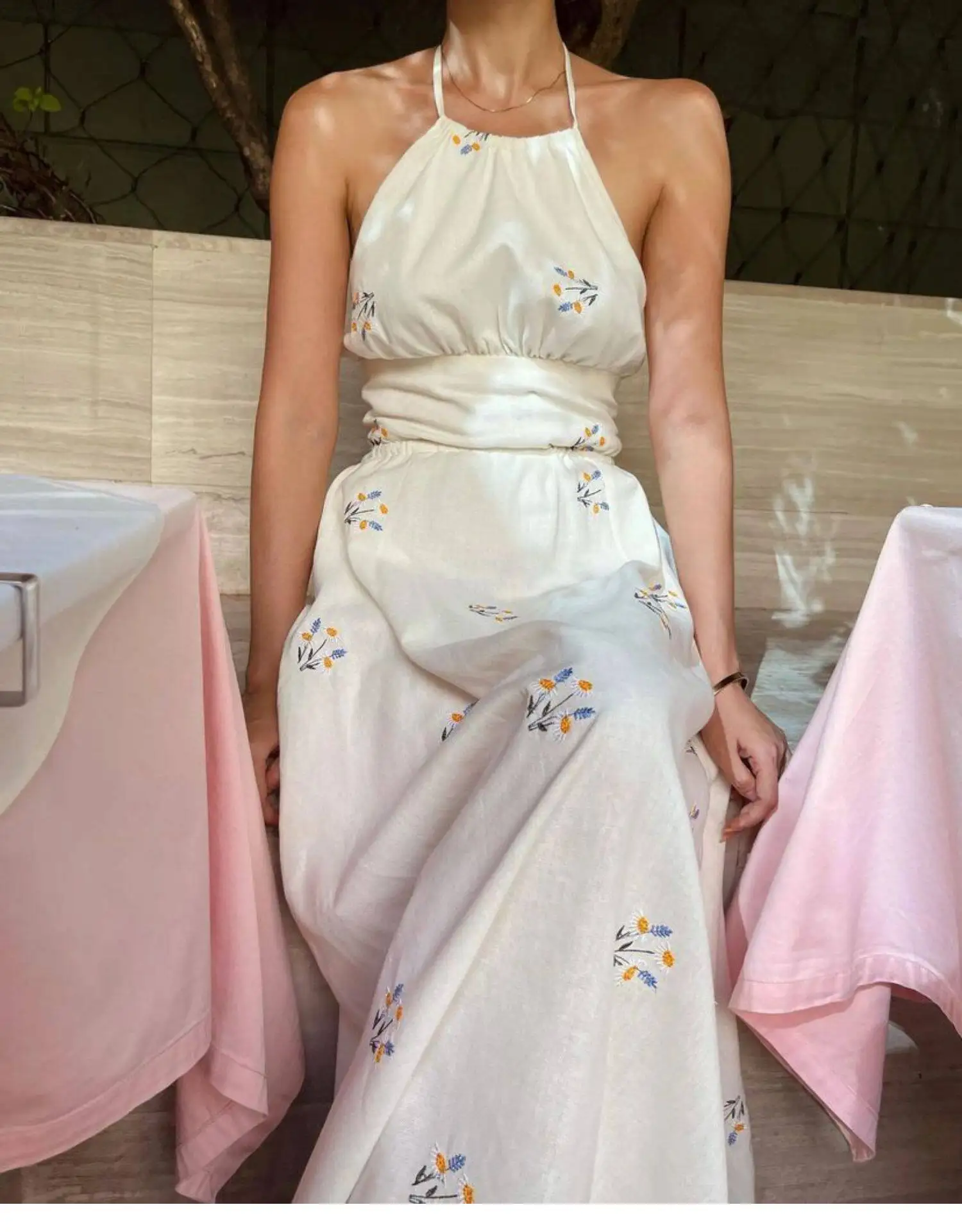 Women Summer Cotton Hemp Halter Neck Dress Daisy Embroidery Sleeveless Backless Lace Up Long Dress Holiday Casual Maxi Dress
Women Summer Cotton Hemp Halter Neck Dress Daisy Embroidery Sleeveless Backless Lace Up Long Dress Holiday Casual Maxi Dress