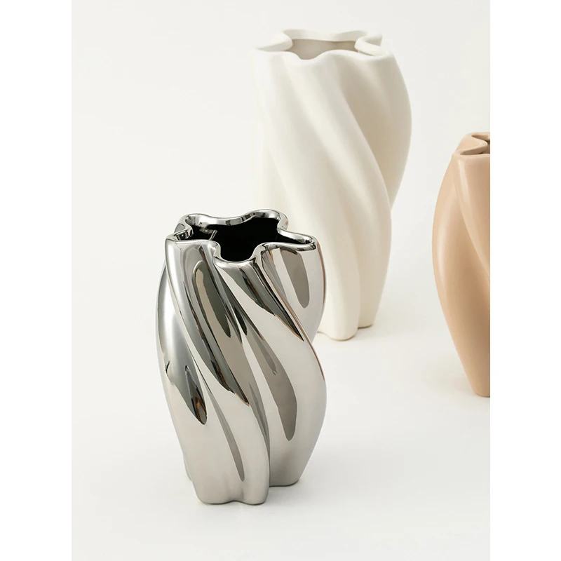 Ice cream abstract ceramic vase decoration Electroplating silver simple INS style tabletop living room household vase
Ice cream abstract ceramic vase decoration Electroplating silver simple INS style tabletop living room household vase