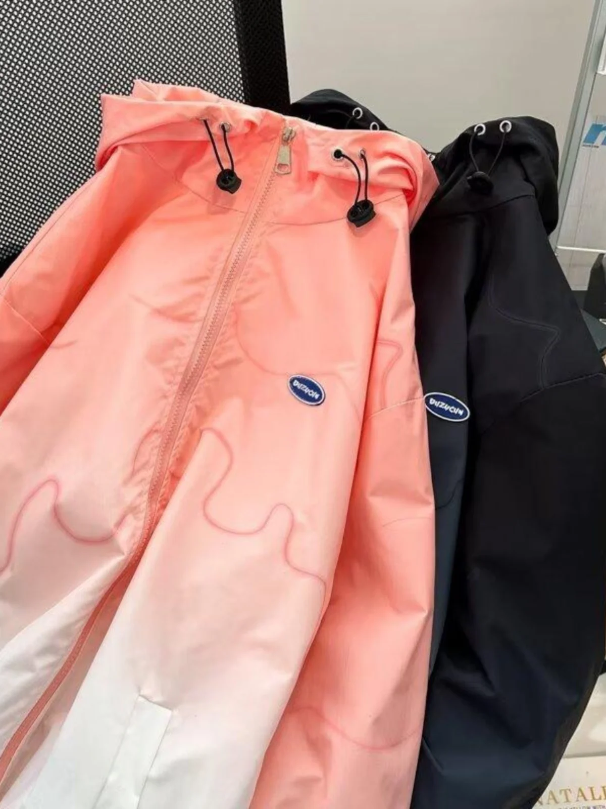 adient цветной капюшон Jaet ex весна осень модный свободный уличный ветрозащитный Fce подкладка на молнии подставка подходит
adient цветной капюшон Jaet ex весна осень модный свободный уличный ветрозащитный Fce подкладка на молнии подставка подходит