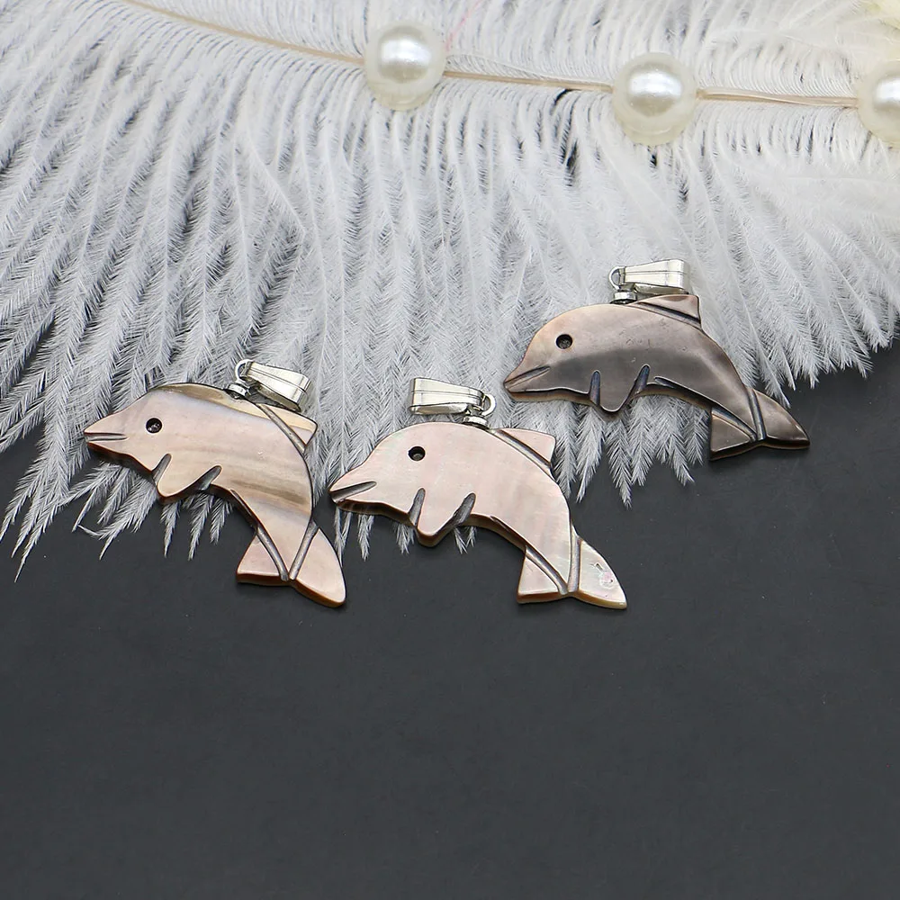 17x29mm Natural Black Shell Carved Dolphin-Shaped Single-Hole Pendant For Handmade Cute Necklace Earring Jewelry Component
17x29mm Natural Black Shell Carved Dolphin-Shaped Single-Hole Pendant For Handmade Cute Necklace Earring Jewelry Component
