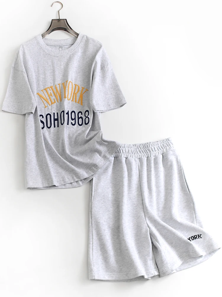 Embroidered Loose Straight Leg Short Sleeve round Neck American Retro Sports Style Women's T-Shirt And Shorts Set M739
Embroidered Loose Straight Leg Short Sleeve round Neck American Retro Sports Style Women's T-Shirt And Shorts Set M739