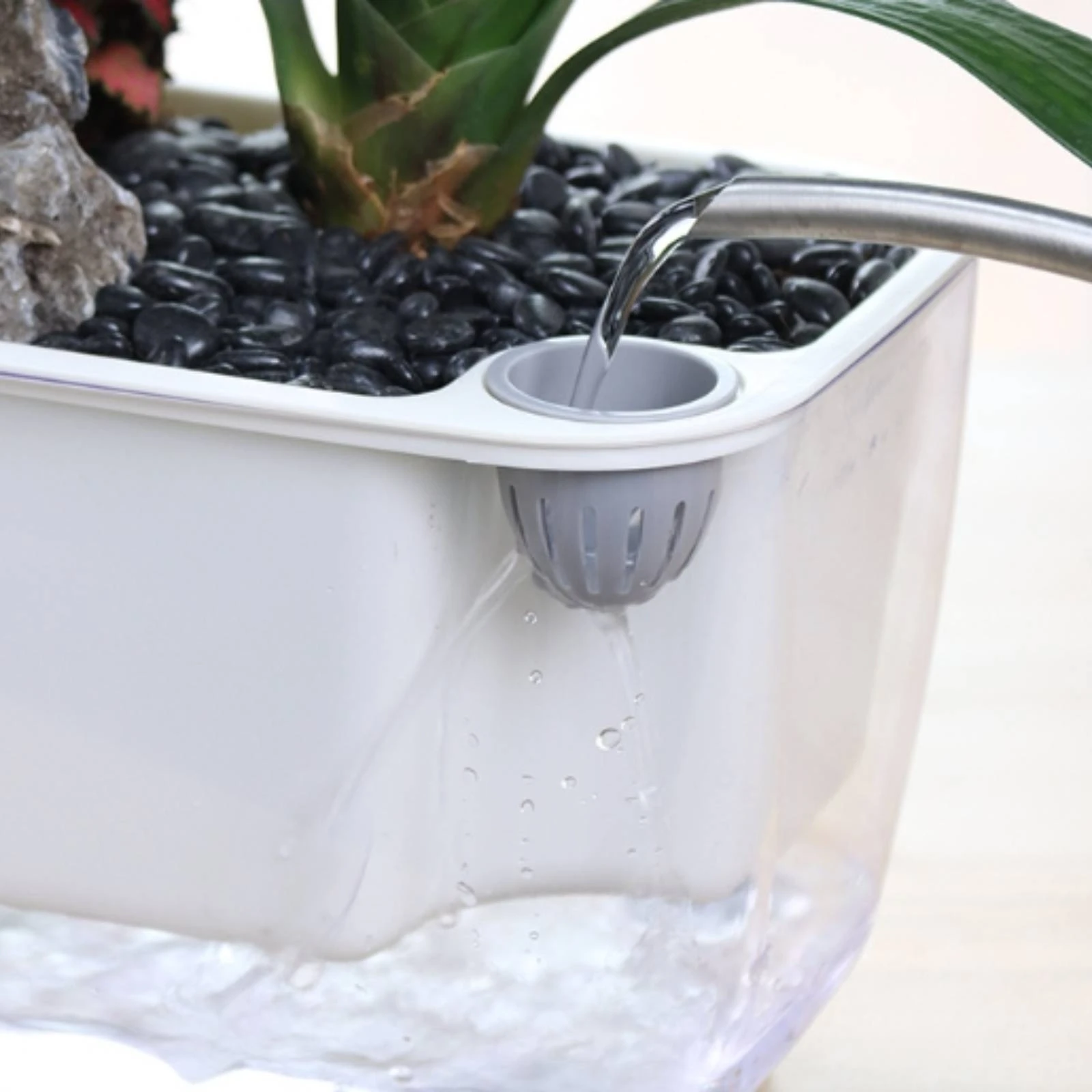 Clear Self Watering Pot Transparent Double-Layer Planter Clear Plastic Planter Lightweight Self Watering Flower Pot
Clear Self Watering Pot Transparent Double-Layer Planter Clear Plastic Planter Lightweight Self Watering Flower Pot