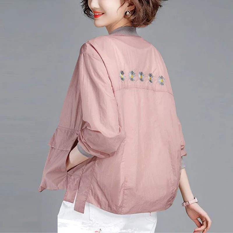 Oversize Loose Sun Protection Jacket Women Daisy Embroidery Thin Casual Outerwear Long Sleeve Short Spring Summer Clothing N62
Oversize Loose Sun Protection Jacket Women Daisy Embroidery Thin Casual Outerwear Long Sleeve Short Spring Summer Clothing N62