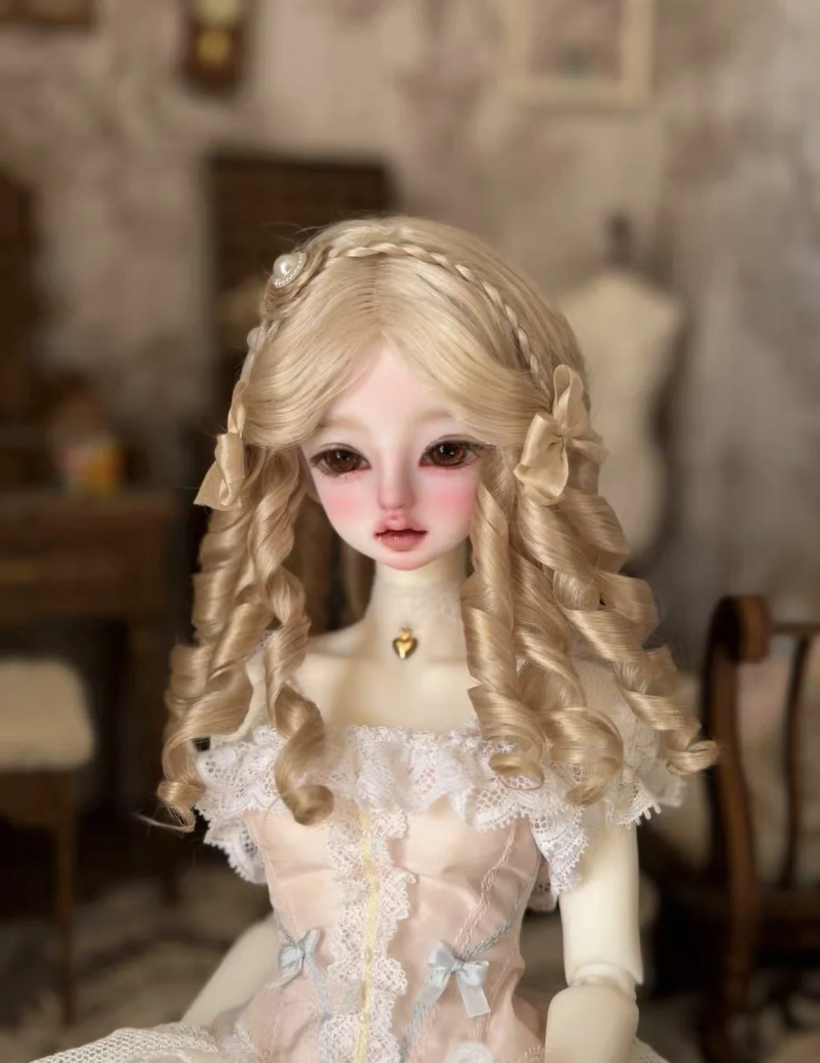 Парик для куклы, модные кудрявые волосы золотого цвета, парик для куклы BJD 1/6, 1/4, 1/3, бесплатная доставка
Парик для куклы, модные кудрявые волосы золотого цвета, парик для куклы BJD 1/6, 1/4, 1/3, бесплатная доставка