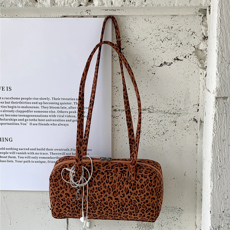 Сумки на плечо с леопардовым принтом в стиле ретро, роскошная дизайнерская женская кожаная сумка, повседневная сумка-тоут в корейском стиле для женщин, 2026
Сумки на плечо с леопардовым принтом в стиле ретро, роскошная дизайнерская женская кожаная сумка, повседневная сумка-тоут в корейском стиле для женщин, 2026