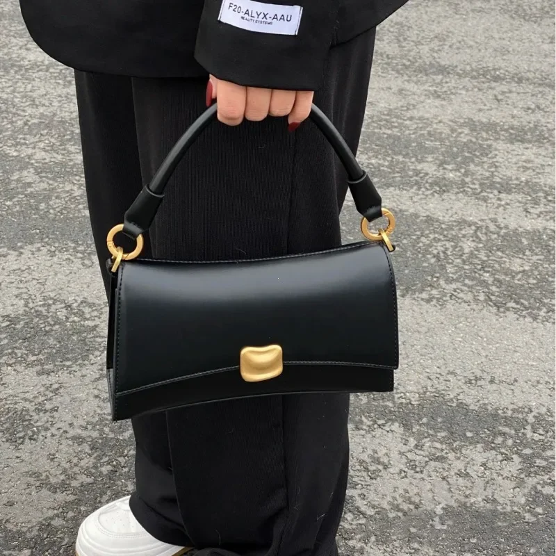 Black Flap Lock Handbags Women PU Leather Top-Handle Messenger Bag Casual Female Crossbody Bag Retro Square Shoulder Bag Purse
Black Flap Lock Handbags Women PU Leather Top-Handle Messenger Bag Casual Female Crossbody Bag Retro Square Shoulder Bag Purse