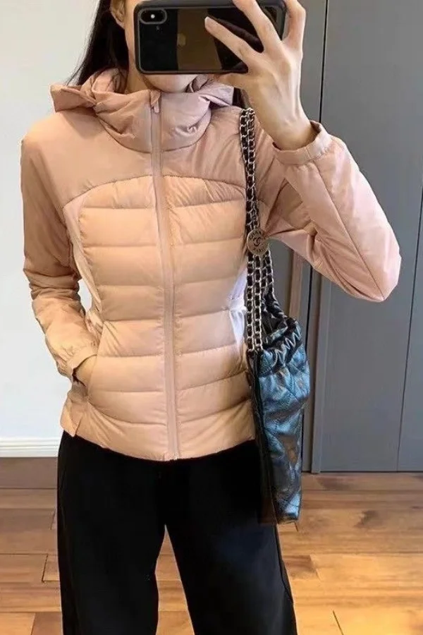 2025 New Women's Lightweight Down Jacket Short Sporty Puffer Coat Fitness White Duck Feather Slim Fit Warm Fashion High Quality
2025 New Women's Lightweight Down Jacket Short Sporty Puffer Coat Fitness White Duck Feather Slim Fit Warm Fashion High Quality