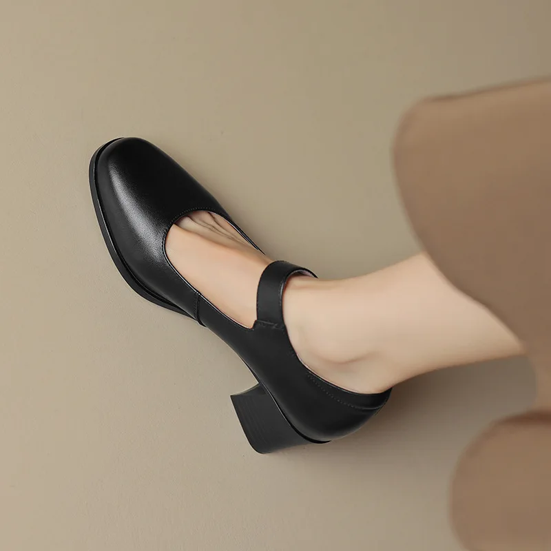 Leather model cheongsam catwalk thick heel single shoes black mother middle heel professional work women round head leather shoe
Leather model cheongsam catwalk thick heel single shoes black mother middle heel professional work women round head leather shoe