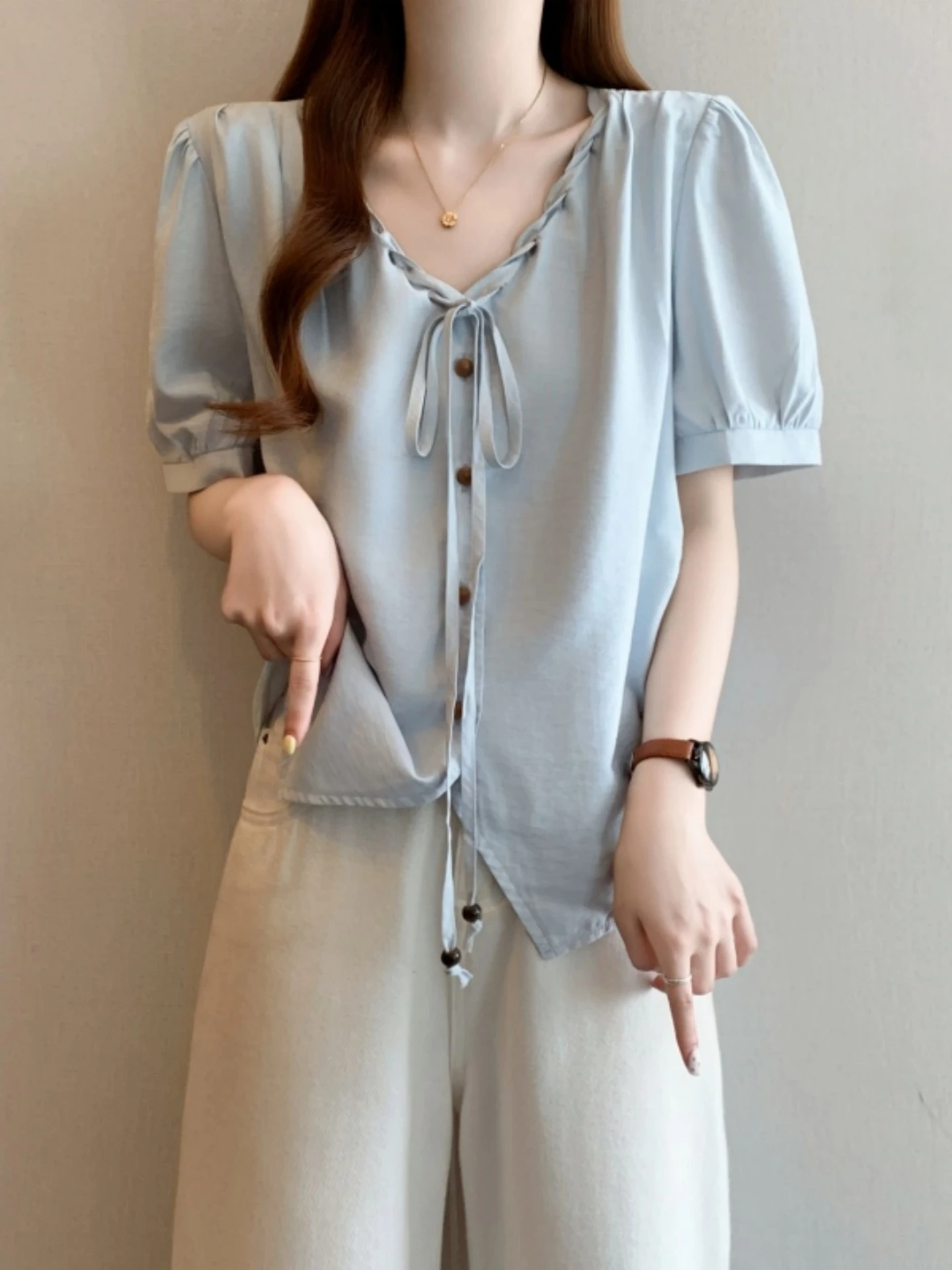 Slimming V-Neck Short Sleeve Shirt Women's Summer Base Layer Blouse Tie Design Korean Style Commute Wind Loose Fit Bubble Sleeve
Slimming V-Neck Short Sleeve Shirt Women's Summer Base Layer Blouse Tie Design Korean Style Commute Wind Loose Fit Bubble Sleeve