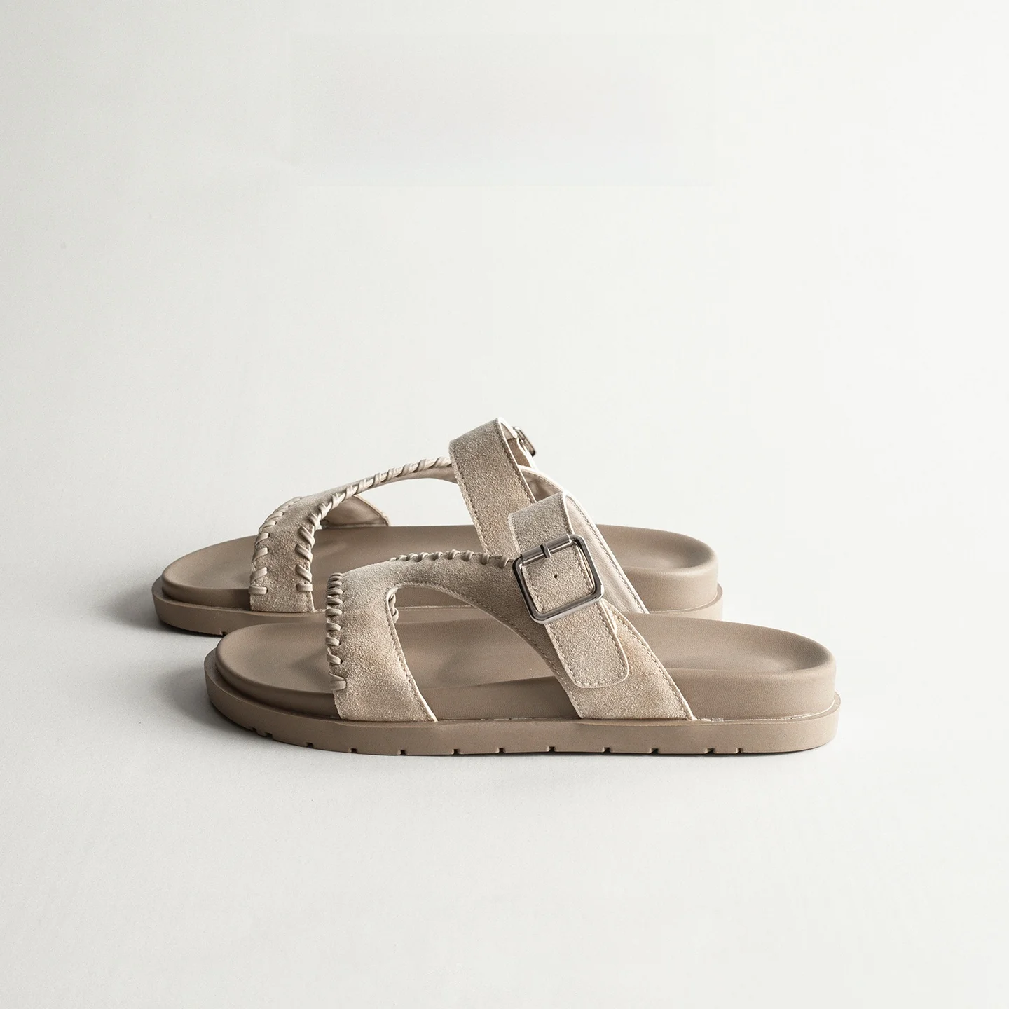 Women's Genuine Leather Thick Heel Sandals Summer Outdoor Wear 2026 New Buckle Slip-On Casual Thong Slippers
Women's Genuine Leather Thick Heel Sandals Summer Outdoor Wear 2026 New Buckle Slip-On Casual Thong Slippers