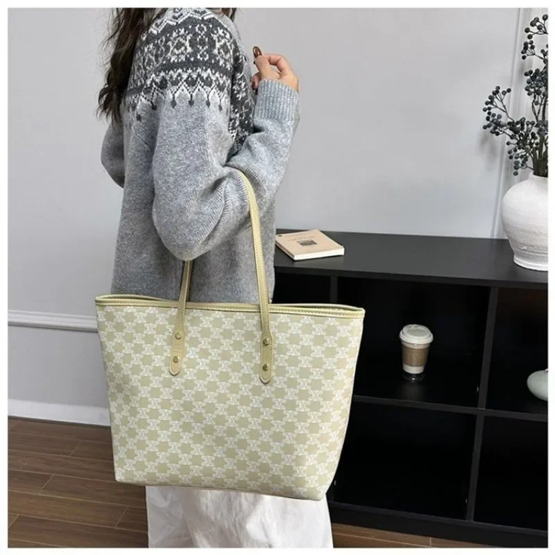 Elegant Minimalist Designer Vintage Diaper Bag Luxury Leather For Women Large Capacity Unique Shoulder Bag Fashionable Crossbody
Elegant Minimalist Designer Vintage Diaper Bag Luxury Leather For Women Large Capacity Unique Shoulder Bag Fashionable Crossbody