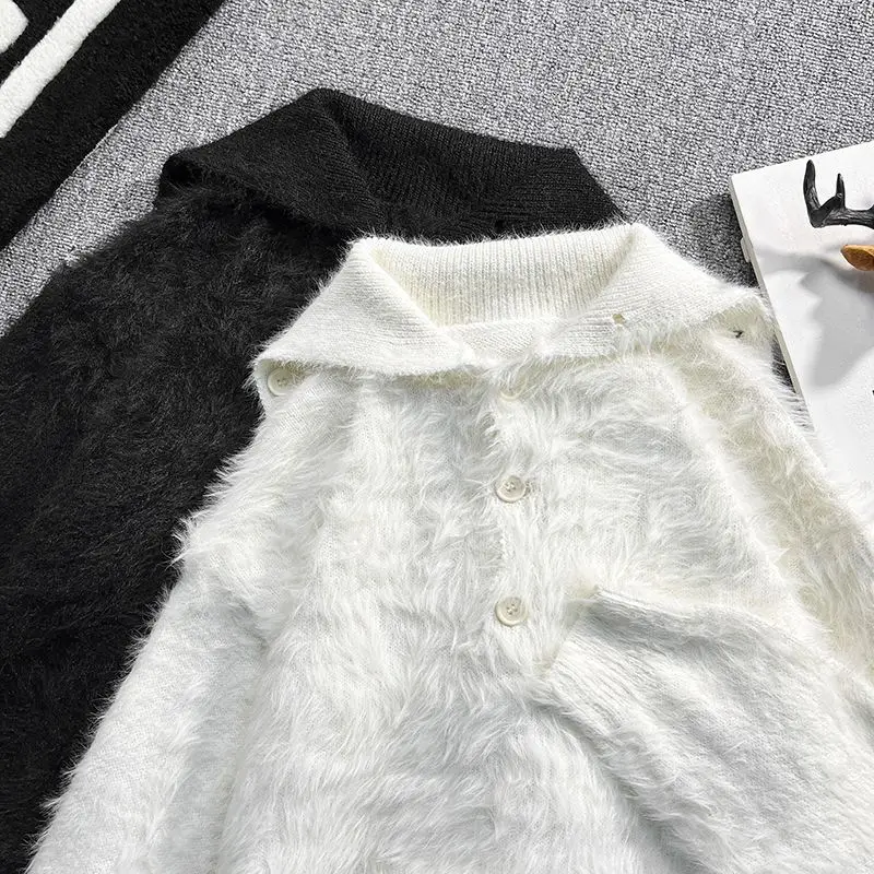 Премиальный трикотажный свитер свободного кроя с высоким воротником в корейском стиле для пар, новая осенне-зимняя коллекция
Премиальный трикотажный свитер свободного кроя с высоким воротником в корейском стиле для пар, новая осенне-зимняя коллекция