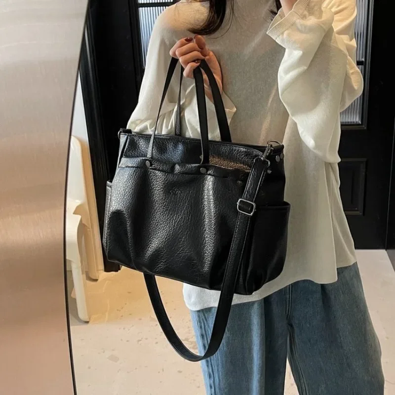 Minimalist Luxury Crossbody Satchel For Women Designer Leather Large Capacity Diaper Bag Elegant Commuter Stylish Solid Color
Minimalist Luxury Crossbody Satchel For Women Designer Leather Large Capacity Diaper Bag Elegant Commuter Stylish Solid Color