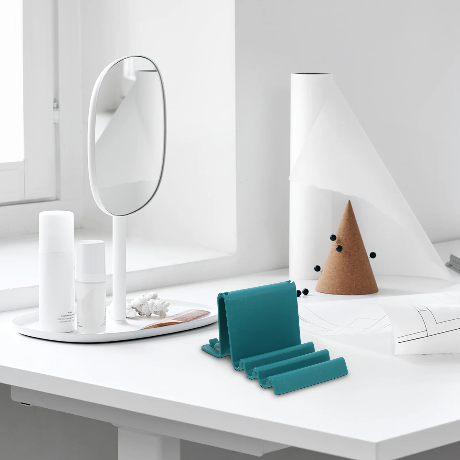 1Pcs Phone Tablet Holder Stand Multi-Angle Adjustable Three-Slots Design Portable Non-Slip Desktop Bed Travel Use
1Pcs Phone Tablet Holder Stand Multi-Angle Adjustable Three-Slots Design Portable Non-Slip Desktop Bed Travel Use